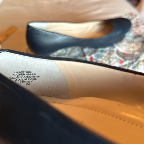 Easy Spirit Navy Leather Rounded Toe Pumps. 1.75” Heel. Size 8 - Picture 7 of 10